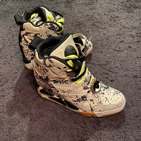 Reebok Special Edition Size. 6 - Picture 3 of 8